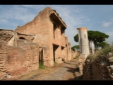 05574 ostia - regio iii - cardo degli aurighi - caseggiato degli aurighi.jpg